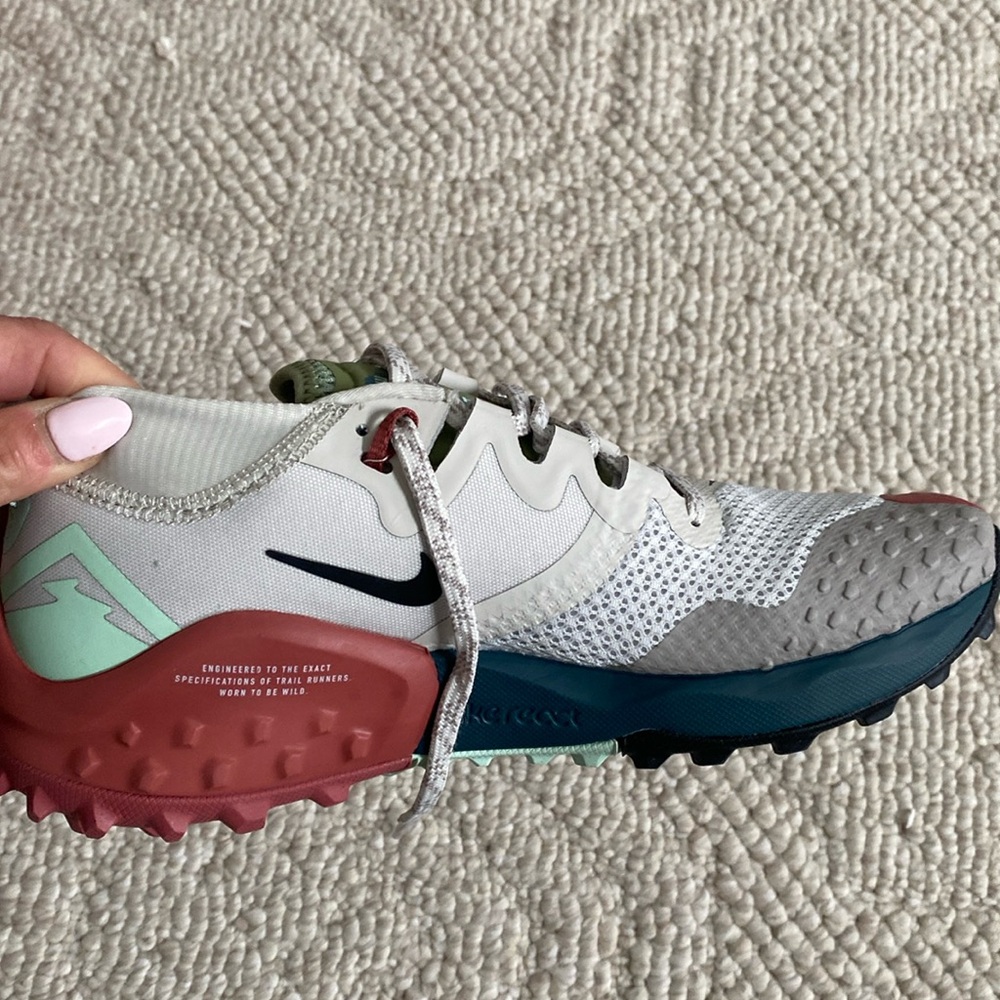 Nike wild horse 7 tennis shoes